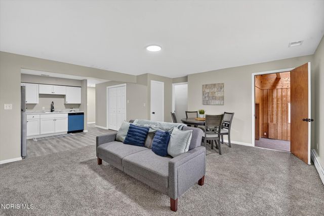 2826 Olde Curtice Road, Northwood, OH 43619