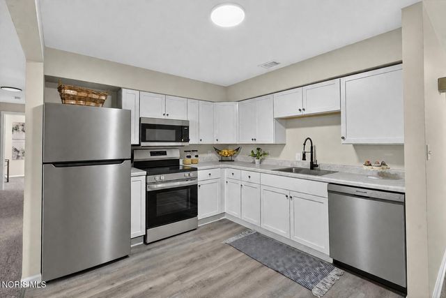 2826 Olde Curtice Road, Northwood, OH 43619