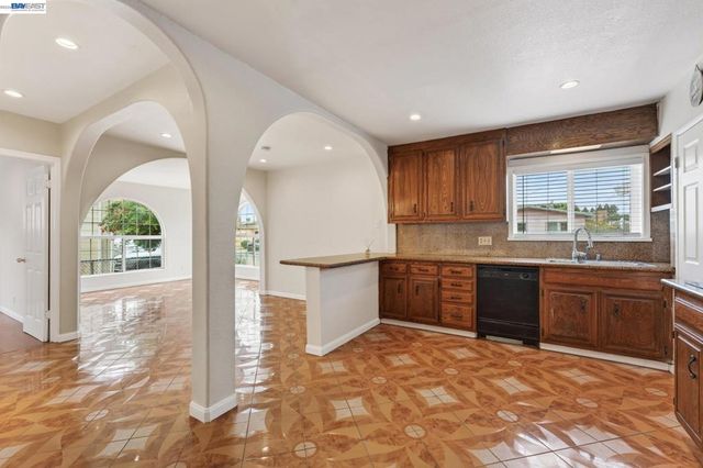 25468 Belmont Ave, Hayward, CA 94542