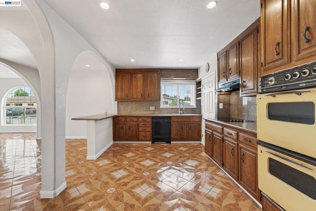 25468 Belmont Ave, Hayward, CA 94542