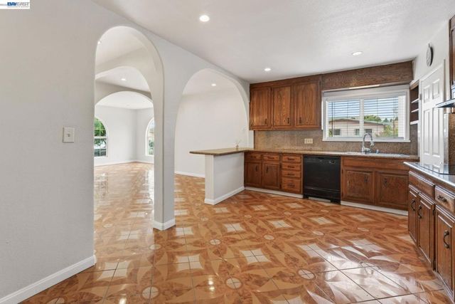 25468 Belmont Ave, Hayward, CA 94542