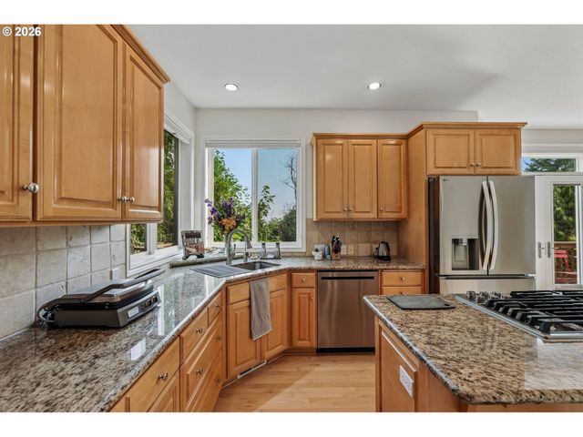 14 MORNINGVIEW Cir, Lake Oswego, OR 97035