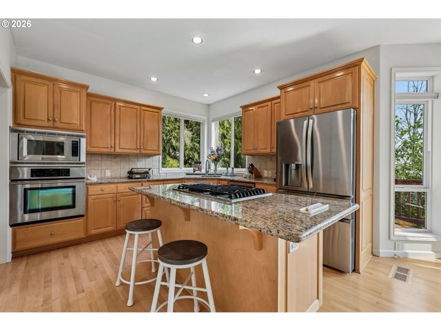 14 MORNINGVIEW Cir, Lake Oswego, OR 97035