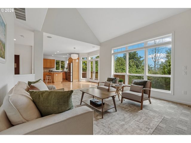 14 MORNINGVIEW Cir, Lake Oswego, OR 97035