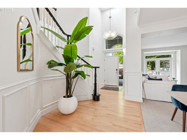 14 MORNINGVIEW Cir, Lake Oswego, OR 97035