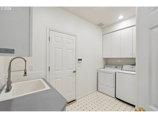 14 MORNINGVIEW Cir, Lake Oswego, OR 97035
