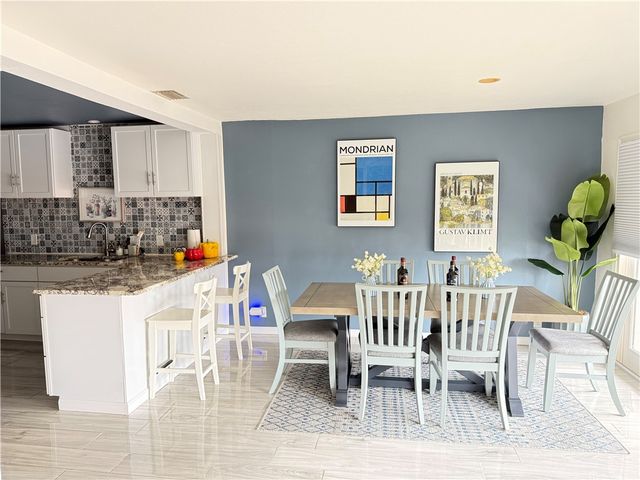 4270 Ocean Dr, Corpus Christi, TX 78411