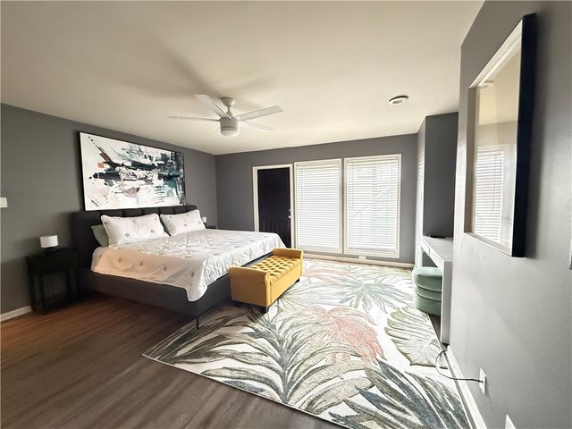 4270 Ocean Dr, Corpus Christi, TX 78411