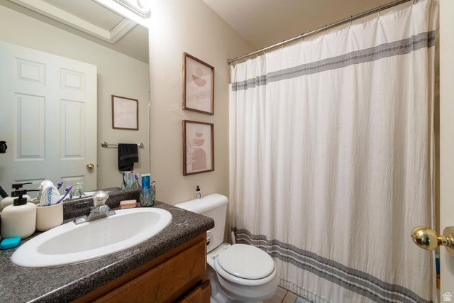 7496 SOUTHCREST CIR, Midvale, UT 84047