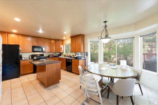 7496 SOUTHCREST CIR, Midvale, UT 84047
