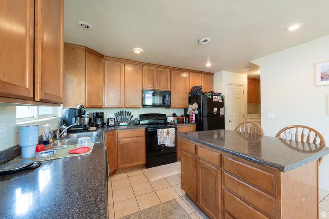 7496 SOUTHCREST CIR, Midvale, UT 84047