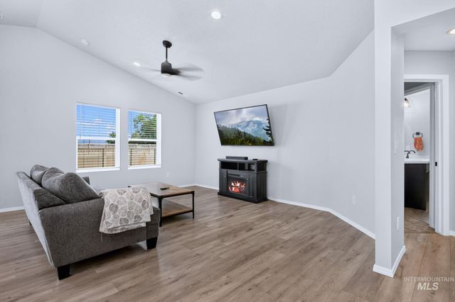 118 Golinda Ave, Caldwell, ID 83605