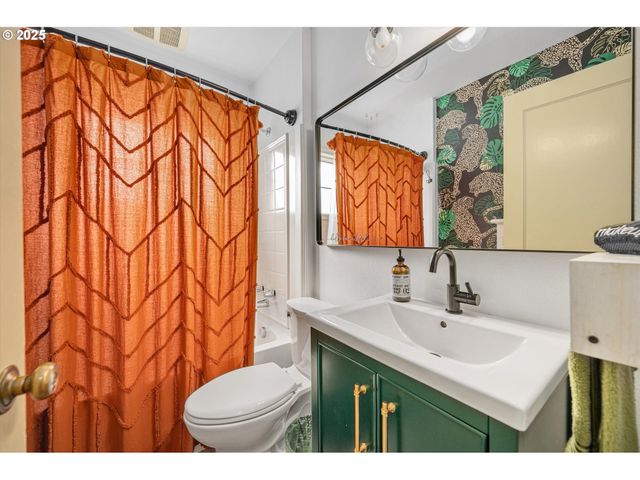 507 Ne DAVIS St, Mc Minnville, OR 97128