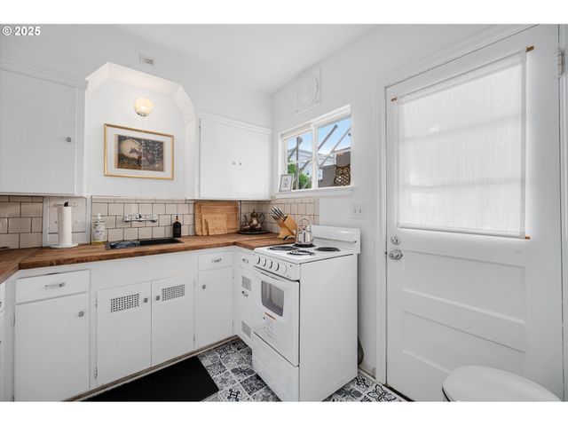 507 Ne DAVIS St, Mc Minnville, OR 97128