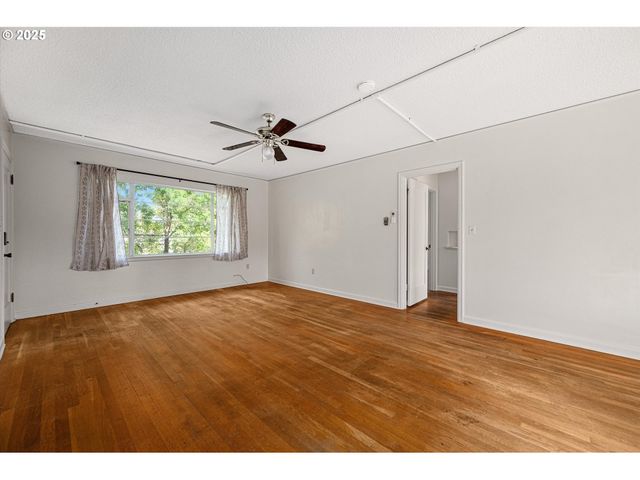 507 Ne DAVIS St, Mc Minnville, OR 97128