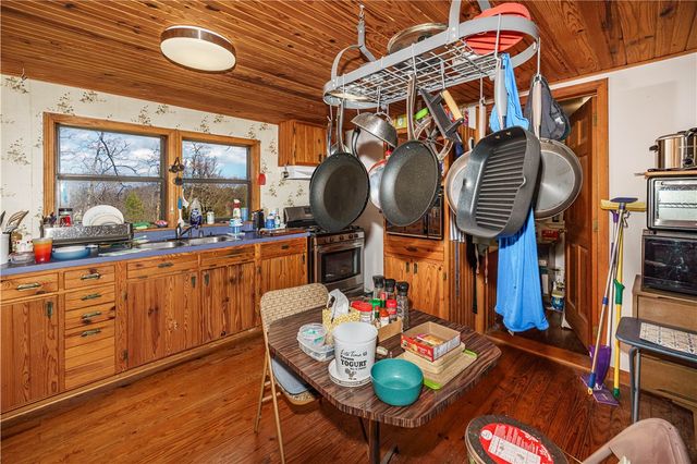 50 Juniper Lane, Eureka Springs, AR 72632