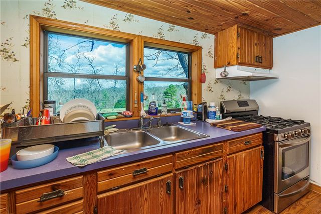 50 Juniper Lane, Eureka Springs, AR 72632