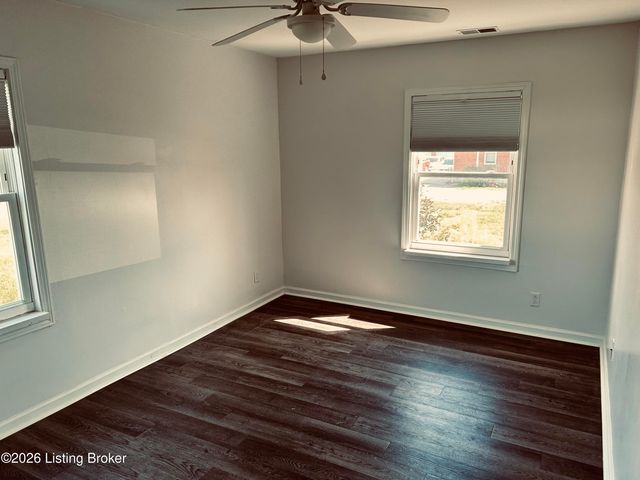 206 Meadowview Dr, Mt Washington, KY 40047