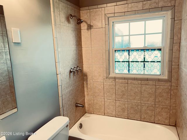 206 Meadowview Dr, Mt Washington, KY 40047