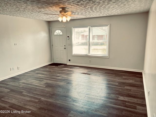 206 Meadowview Dr, Mt Washington, KY 40047