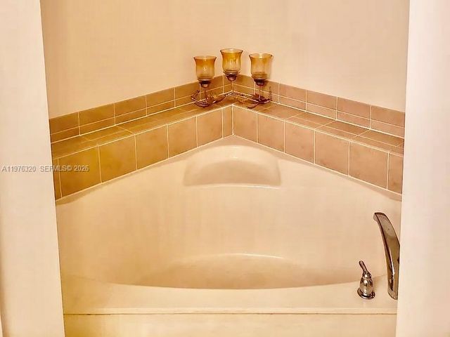 2048 NE 35th Ave, Homestead, FL 33033