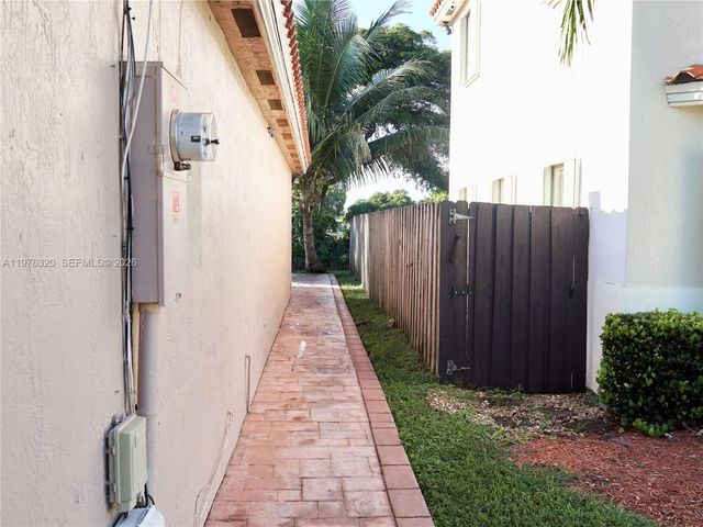 2048 NE 35th Ave, Homestead, FL 33033