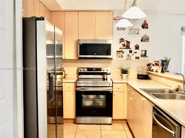 2048 NE 35th Ave, Homestead, FL 33033