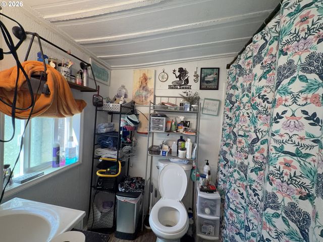 844 Ne JOHNSON St, Myrtle Creek, OR 97457