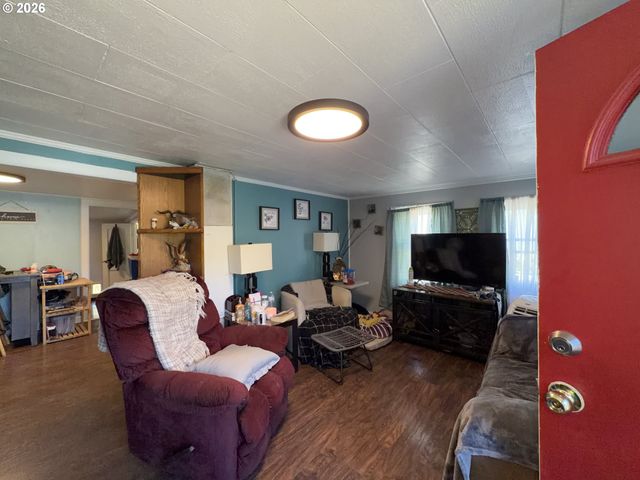 844 Ne JOHNSON St, Myrtle Creek, OR 97457
