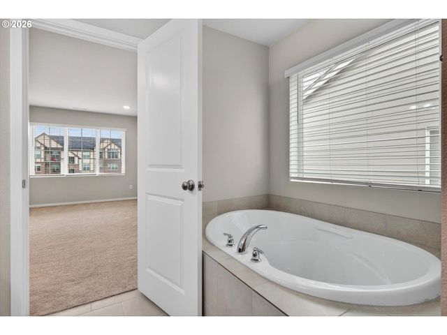 16156 Nw PRISTINE Ln, Portland, OR 97229