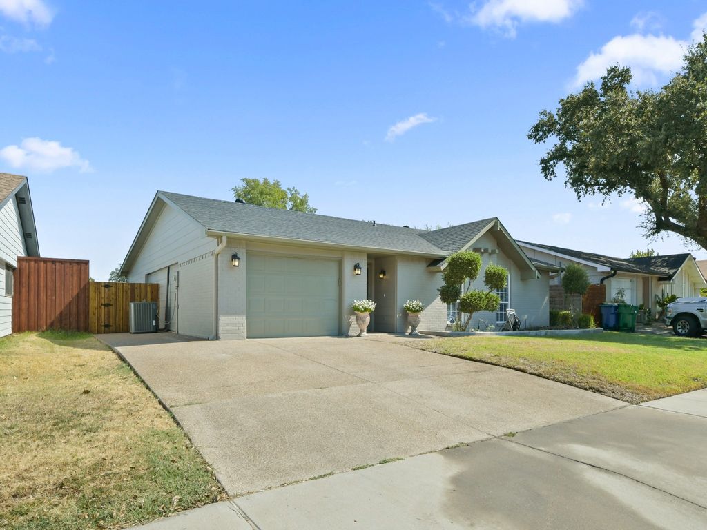 2033 Lymington Road, Carrollton, TX 75007 — photo 2