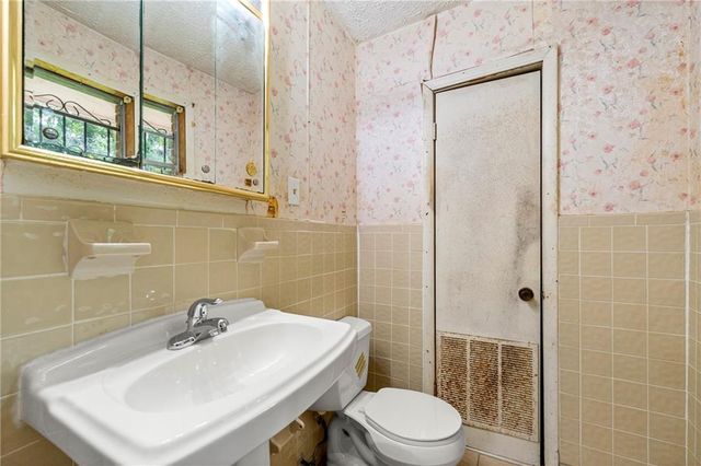 1885 North SW Drive, Atlanta, GA 30331