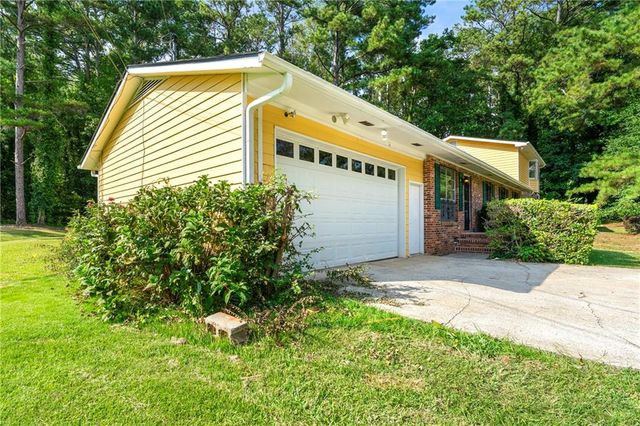 1885 North SW Drive, Atlanta, GA 30331