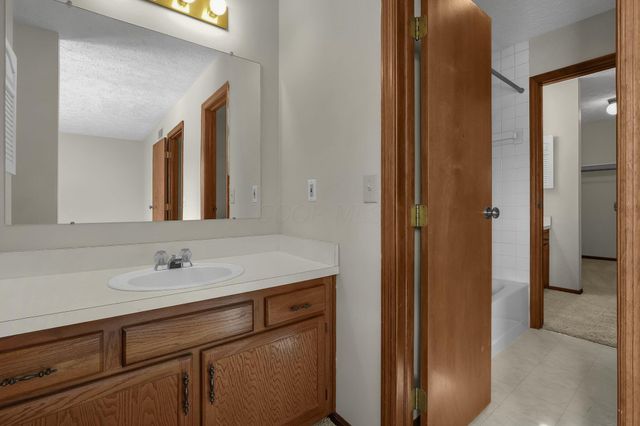 5875 Parkbridge Lane, Dublin, OH 43016