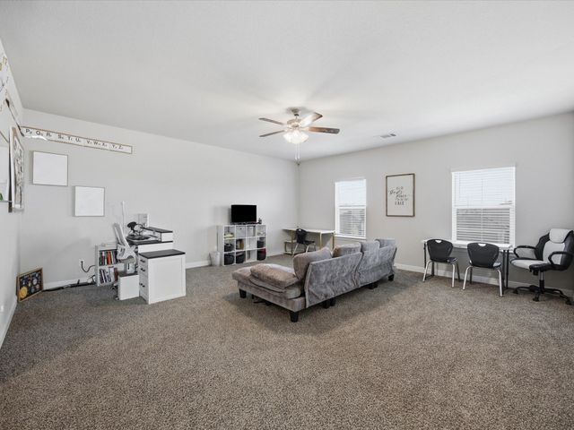 186 Dogwood Avenue, Rhome, TX 76078