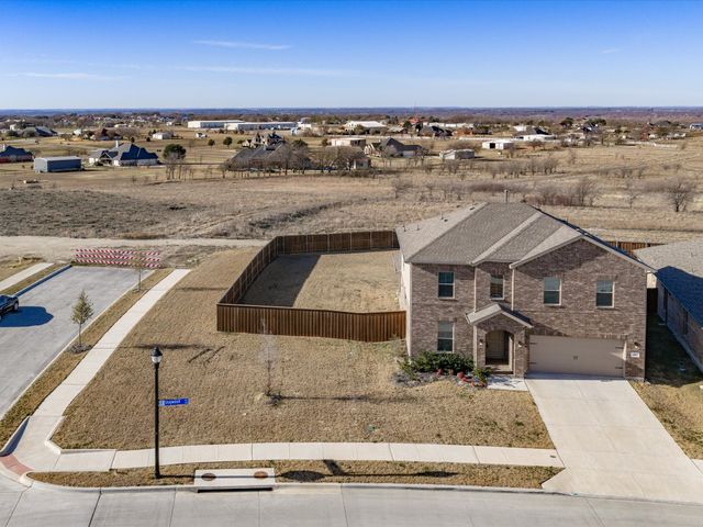 186 Dogwood Avenue, Rhome, TX 76078