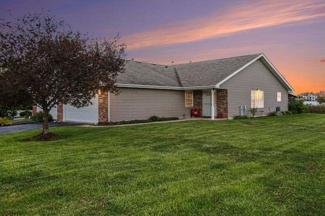 9096 Carolina Court, Merrillville, IN 46410