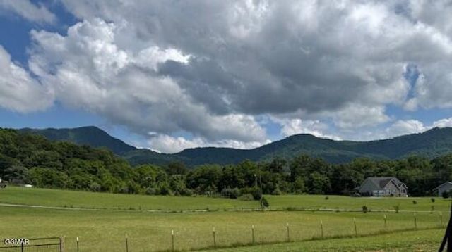 194 County Line Road, Dandridge, TN 37725