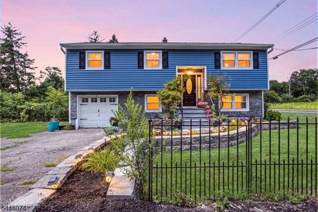 2 Scenic Dr, Green Twp., NJ 07821