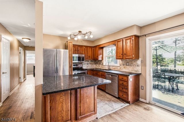 2 Scenic Dr, Green Twp., NJ 07821