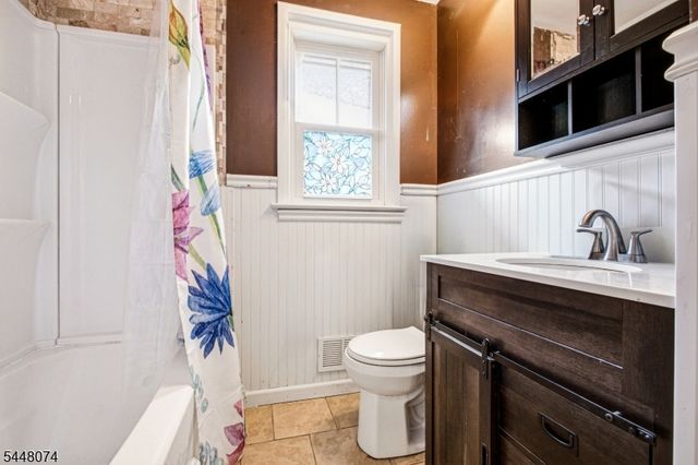2 Scenic Dr, Green Twp., NJ 07821