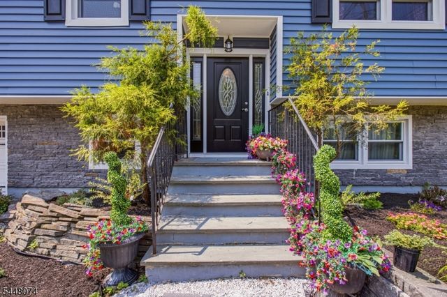 2 Scenic Dr, Green Twp., NJ 07821