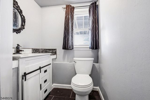 2 Scenic Dr, Green Twp., NJ 07821
