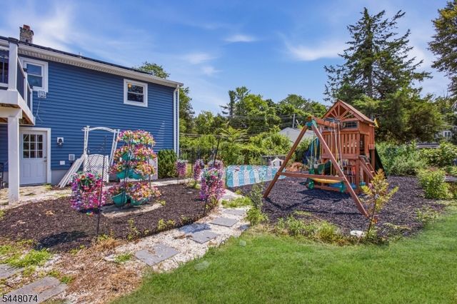 2 Scenic Dr, Green Twp., NJ 07821