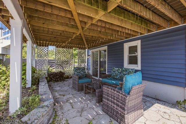 2 Scenic Dr, Green Twp., NJ 07821