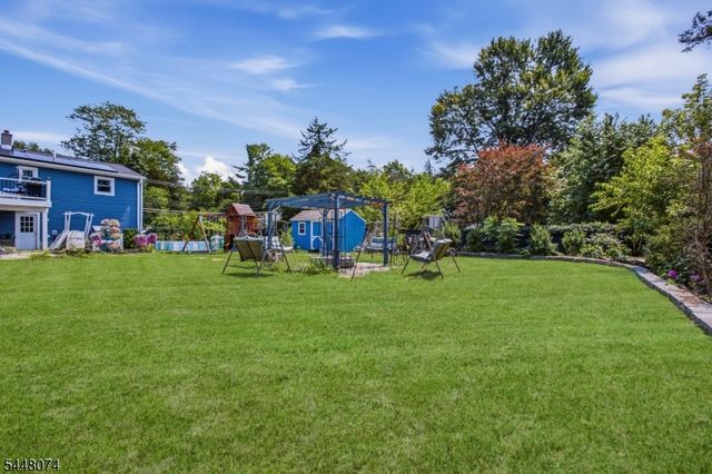 2 Scenic Dr, Green Twp., NJ 07821