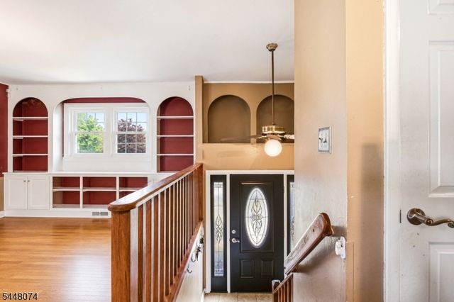 2 Scenic Dr, Green Twp., NJ 07821