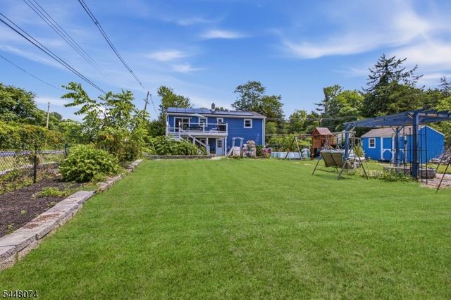 2 Scenic Dr, Green Twp., NJ 07821