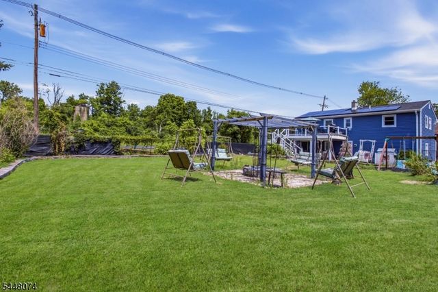2 Scenic Dr, Green Twp., NJ 07821