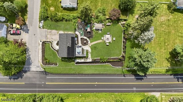 2 Scenic Dr, Green Twp., NJ 07821